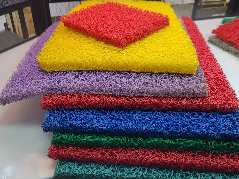 Renkli kıvırcık coil PVC paspas — kapı önü ve dış mekan için dayanıklı renkli giriş paspası